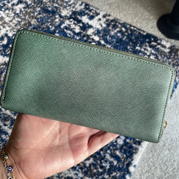 MICHAEL KORS Green Wallet - Picture 2 of 4